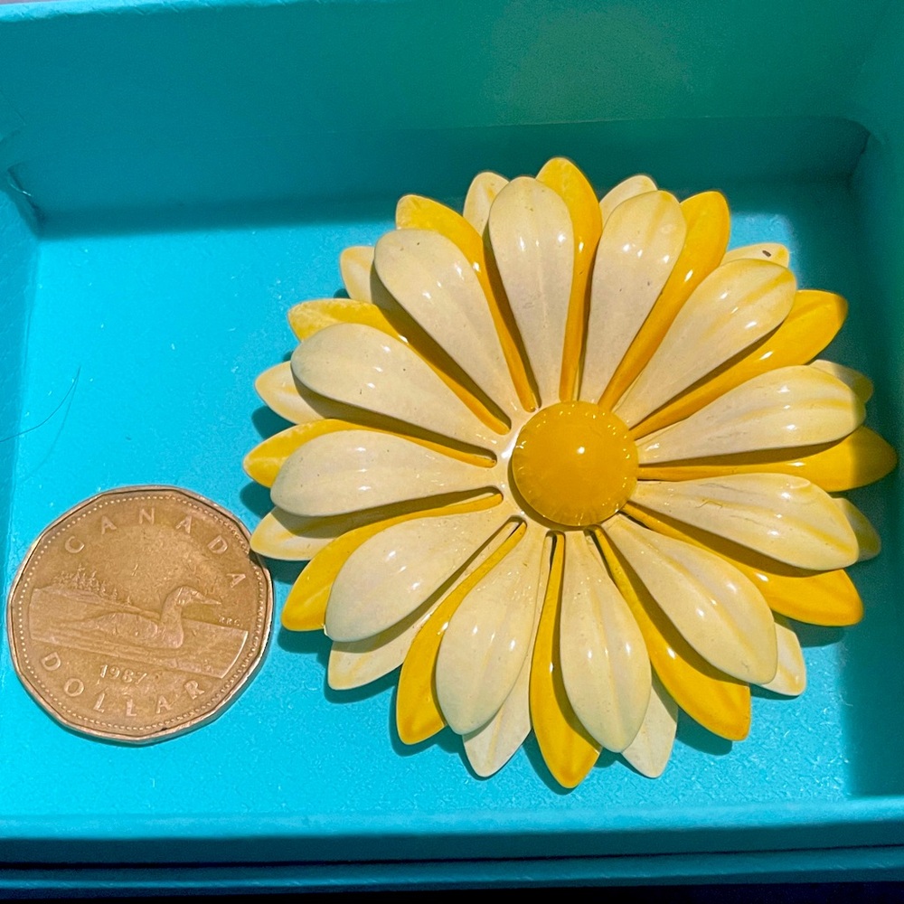 Vintage Flower Brooch Enamel
